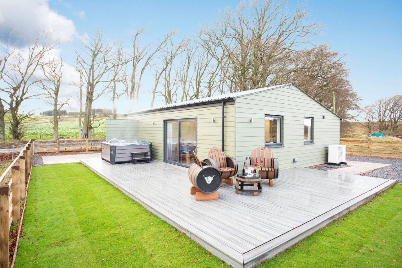 Shiphorns Luxury Cabin With A Hot Tub Eddleston Exterior photo