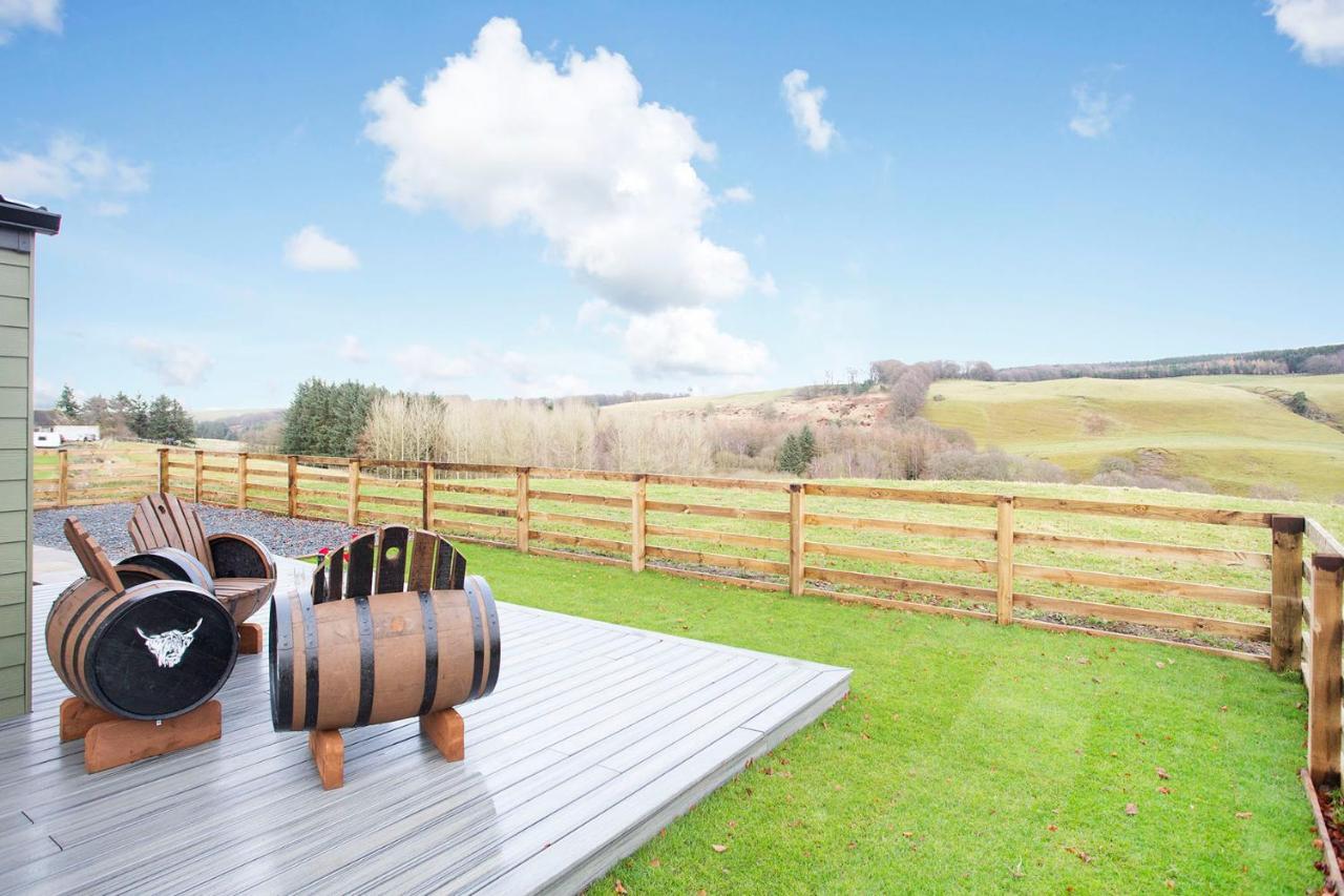 Shiphorns Luxury Cabin With A Hot Tub Eddleston Exterior photo